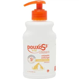 PYO Antiseptic Antifungal Chlorhexidine Dog & Cat Shampoo, 6.7-oz bottle